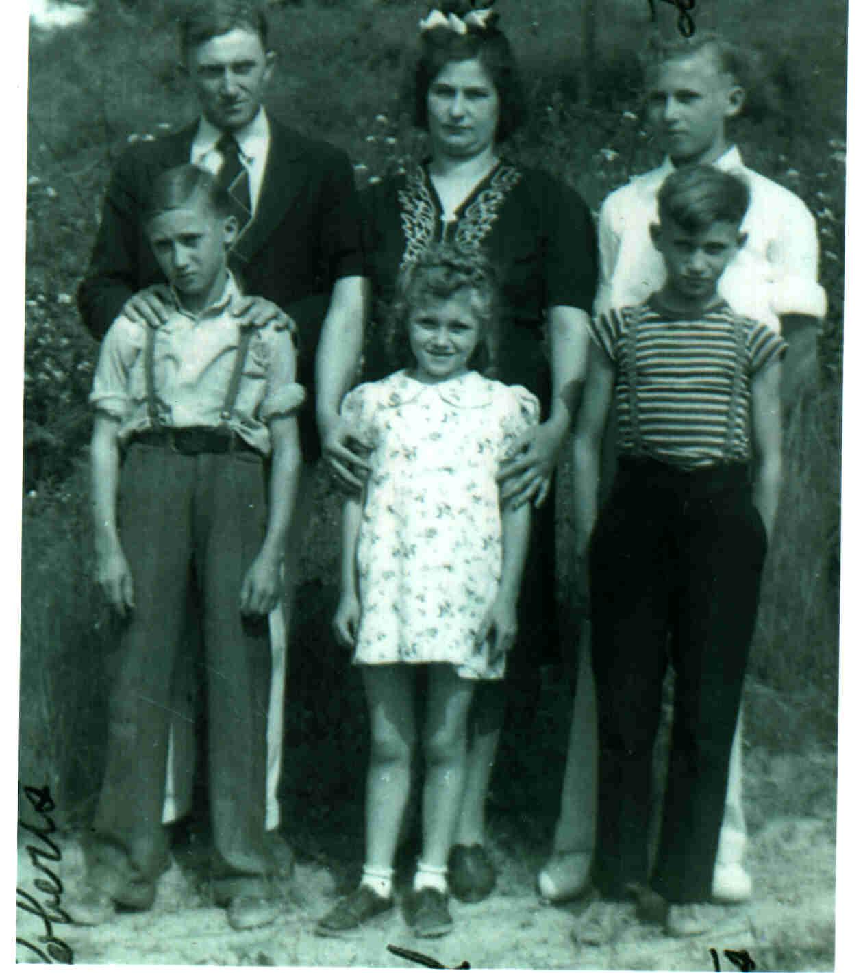Photo Lorne and Inez Roberts Family